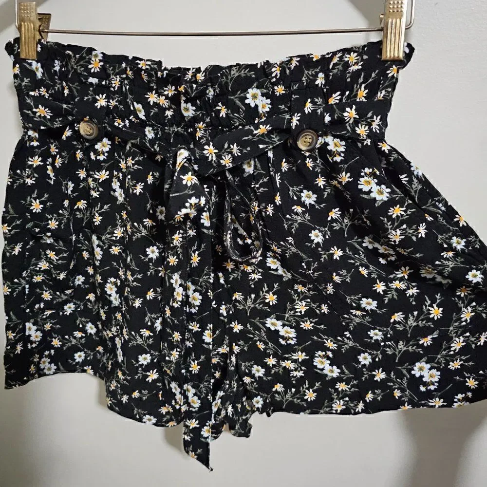 EUC WORN ONCE AMERICAN EAGLE OUTFITTERS FLORAL CULOTTE SHORTS BELTED SIZE M